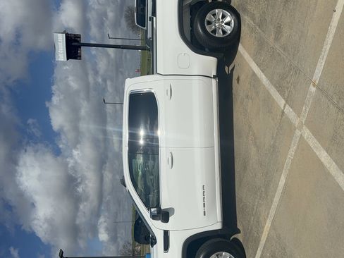 Used 2024 GMC Sierra 1500 SLE image 4