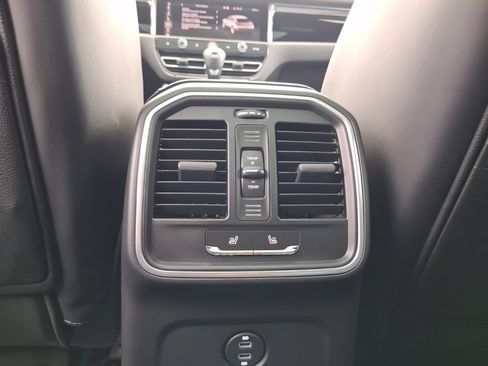 Certified 2026 Porsche Macan AWD/4WD image 16