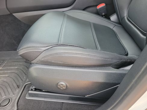 Used 2024 Mercedes-Benz GLC 300 4MATIC image 6