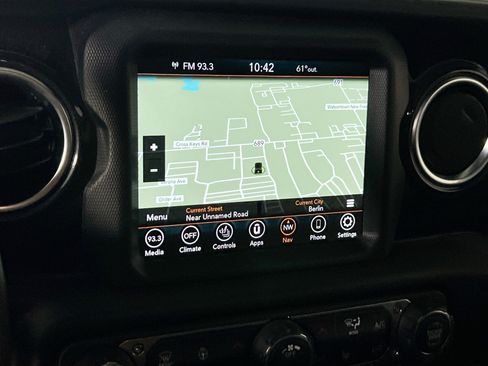 Used 2023 Jeep Wrangler Unlimited Sahara AWD/4WD image 13