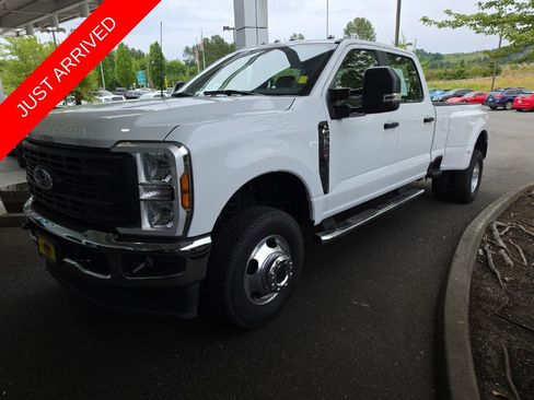 Used 2024 Ford F350 XL w/ Snow Plow/Camper Package AWD/4WD image 1