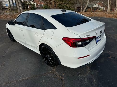 Used 2022 Honda Civic Sport image 3