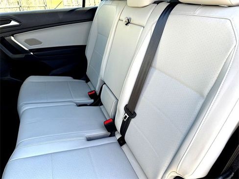 Certified 2020 Volkswagen Tiguan SE image 26