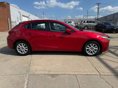 Used 2018 MAZDA MAZDA3 Sport FWD image 5