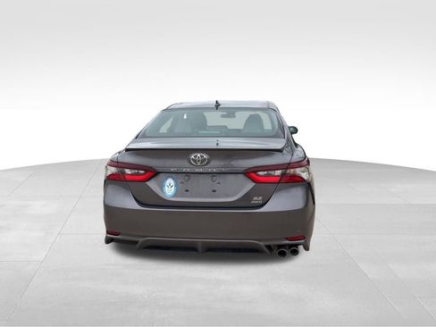 Used 2023 Toyota Camry SE image 6