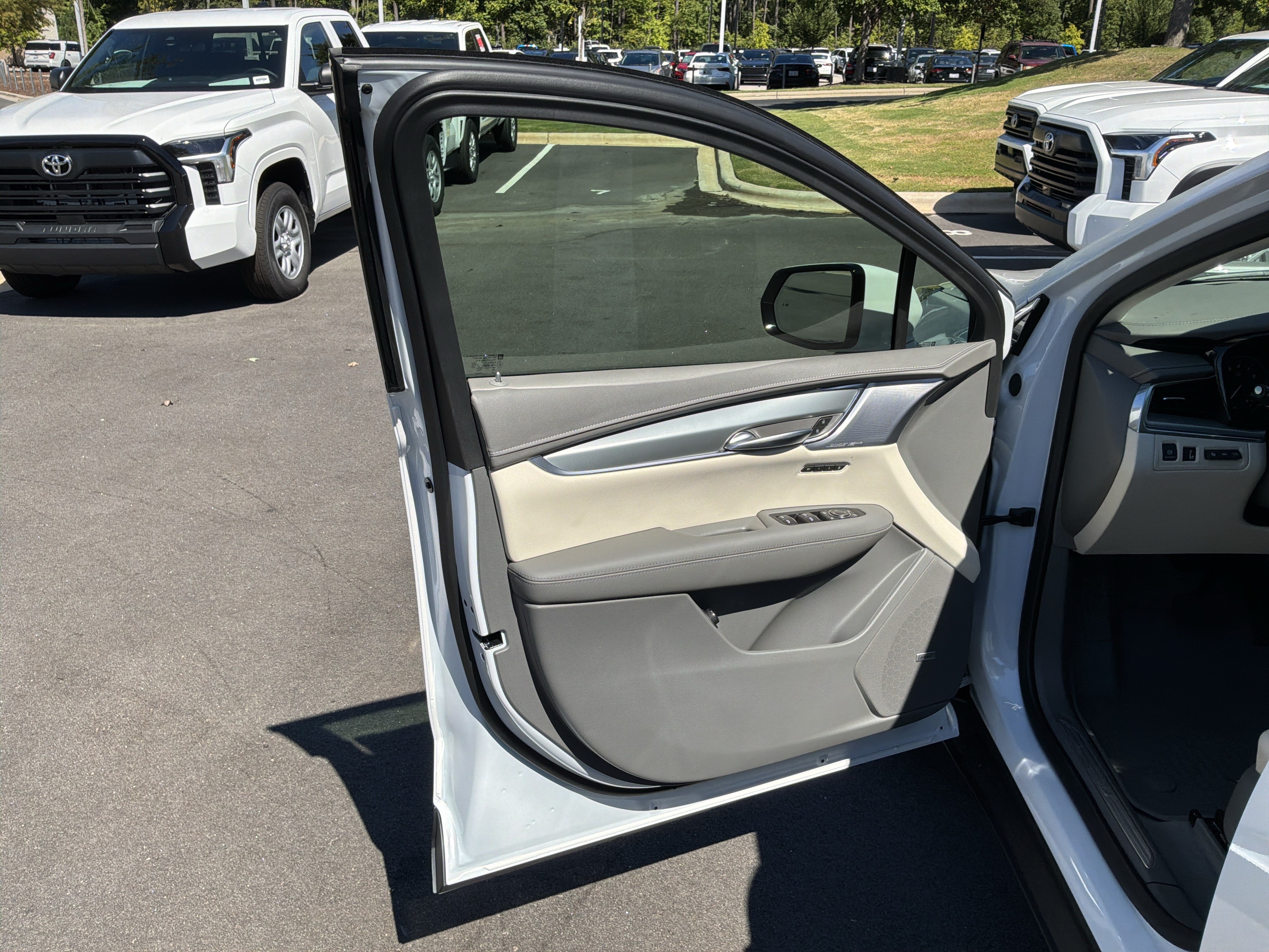 Used 2026 Cadillac XT5 Premium Luxury w/ Driver Assist Package FWD image 14