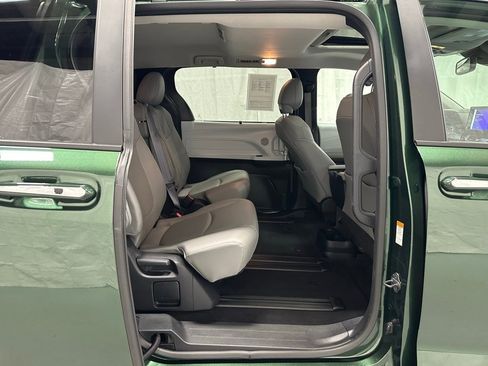 Used 2025 Toyota Sienna XLE image 56