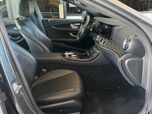 Used 2018 Mercedes-Benz E 400 4MATIC Sedan image 17