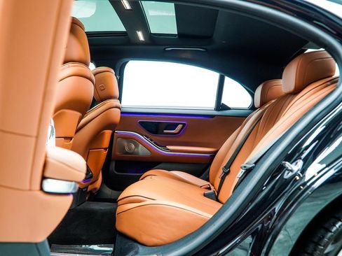 Used 2023 Mercedes-Benz S 500 4MATIC w/ AMG Line image 32