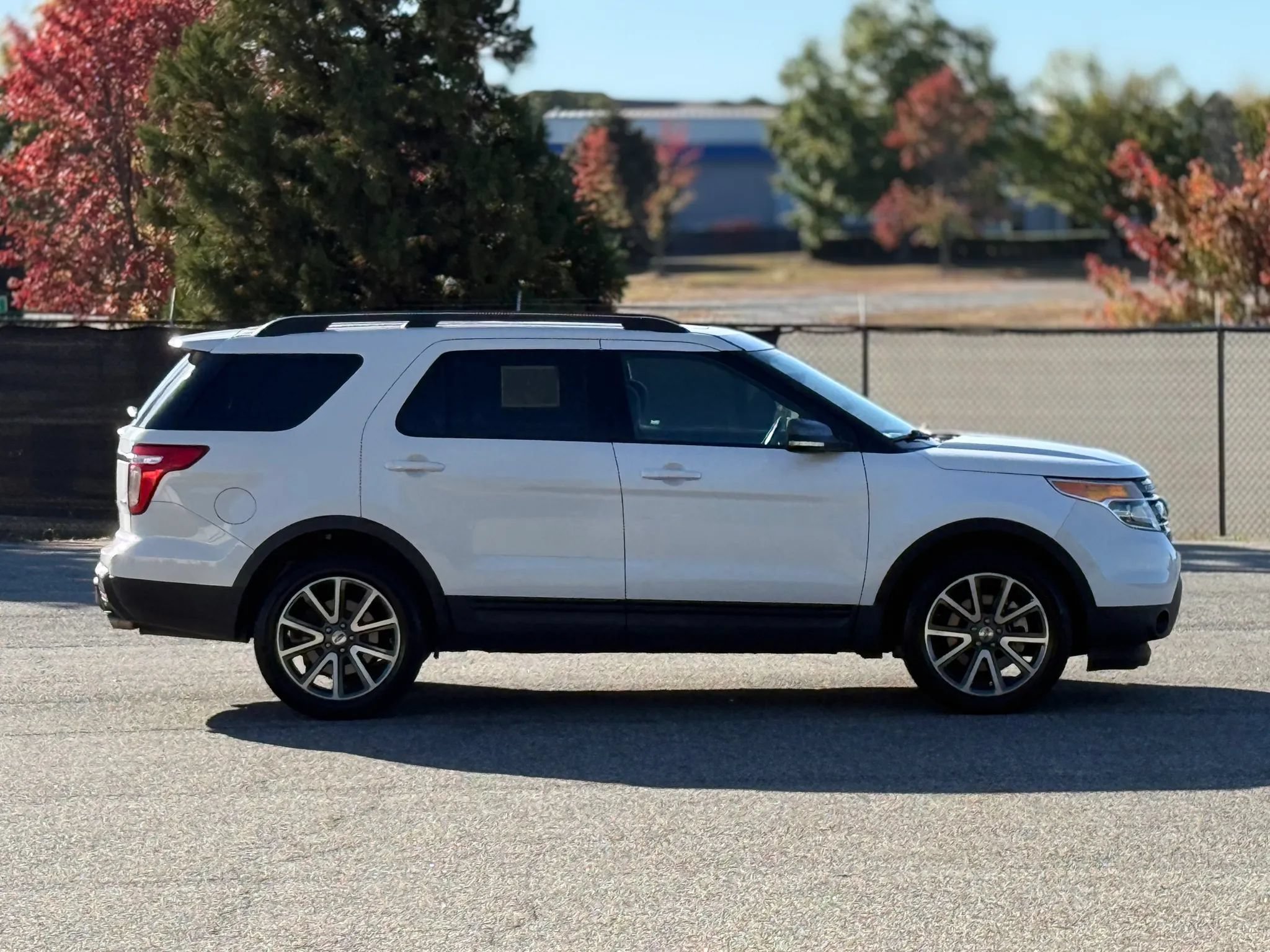 Used 2015 Ford Explorer XLT w/ Equipment Group 202B AWD/4WD image 7