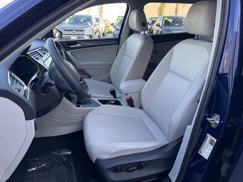 Used 2024 Volkswagen Tiguan SE FWD image 16