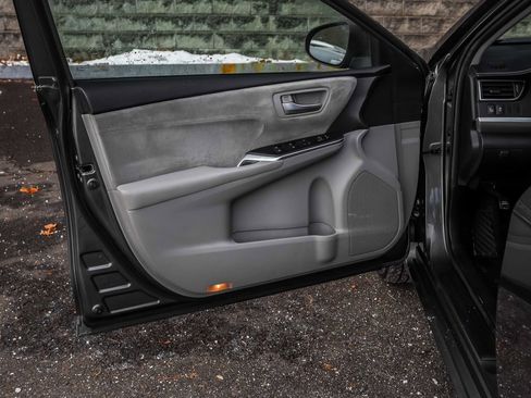 Used 2015 Toyota Camry XSE image 22