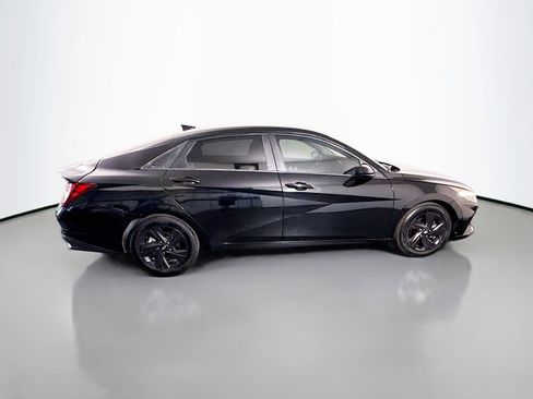 Used 2021 Hyundai Elantra SEL image 11