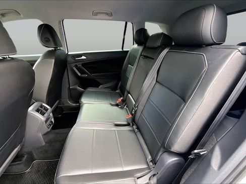 Used 2021 Volkswagen Tiguan SE FWD image 21