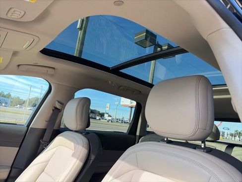 Used 2025 Lincoln Nautilus Premier w/ Equipment Group 102A image 43