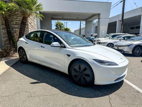 Used 2026 Tesla Model 3 RWD image 1