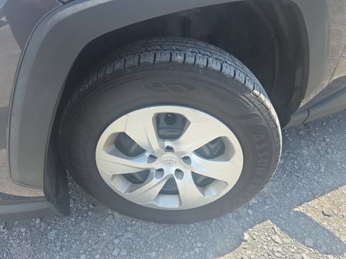 Used 2019 Toyota RAV4 LE FWD image 13