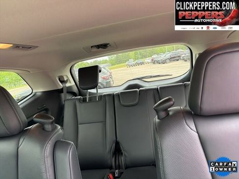 Used 2022 Subaru Ascent Limited w/ Technology Package AWD/4WD image 12