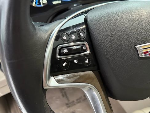 Used 2020 Cadillac Escalade Premium Luxury image 16