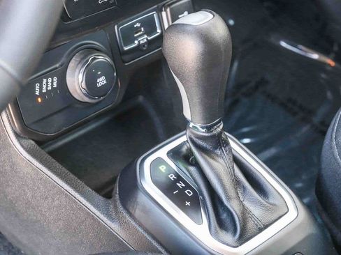 Used 2023 Jeep Renegade Latitude AWD/4WD image 20
