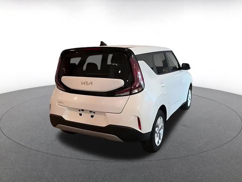 Used 2025 Kia Soul LX w/ LX Technology Package FWD image 15