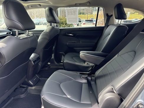 Used 2021 Toyota Highlander XLE image 29