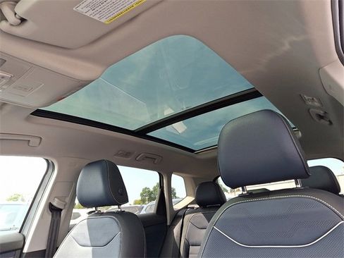 New 2025 Volkswagen Taos SEL image 9