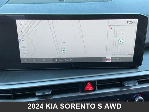 Used 2024 Kia Sorento S w/ Panoramic Sunroof Package image 20