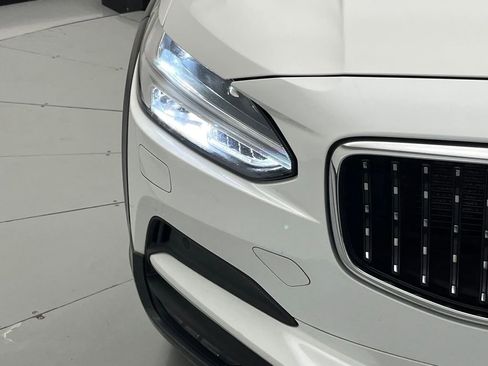 Used 2020 Volvo V90 T6 Cross Country image 38