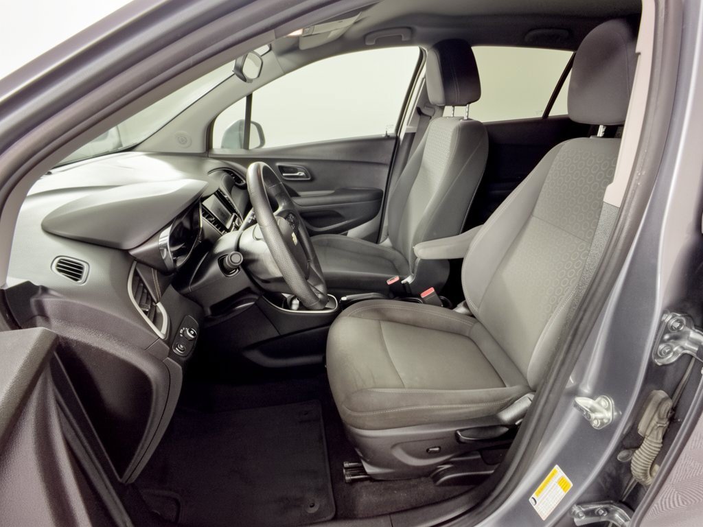 Used 2020 Chevrolet Trax LS w/ Tint and Cruise Package FWD image 5