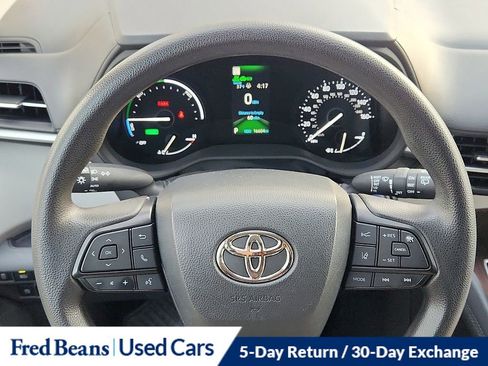 Used 2023 Toyota Sienna LE image 19