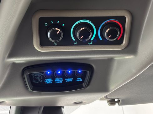 Used 2020 GMC Savana 2500 Extended w/ Enhanced Convenience Package RWD image 32