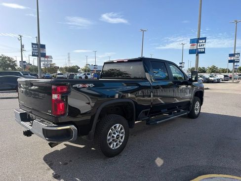 Used 2025 Chevrolet Silverado 2500 LT w/ Convenience Package AWD/4WD image 5