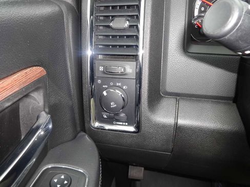 Used 2018 RAM 2500 Laramie image 19