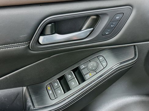 Used 2023 Nissan Rogue SL w/ SL Premium Package FWD image 15