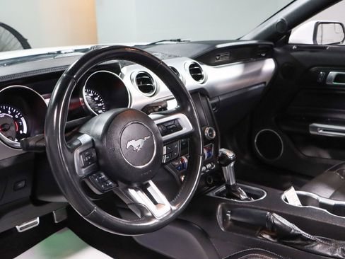 Used 2020 Ford Mustang Premium image 21