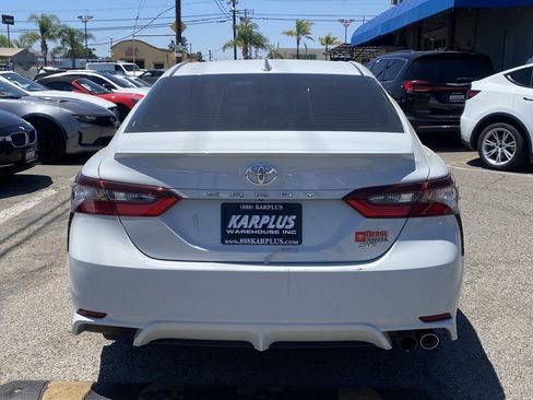 Used 2022 Toyota Camry SE w/ Audio Upgrade Package FWD image 9