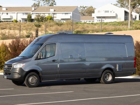 Used 2021 Mercedes-Benz Sprinter 4500 w/ Parking Package image 15