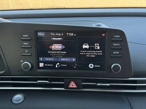 Used 2023 Hyundai Elantra SEL w/ Preferred Accessory Package FWD image 3