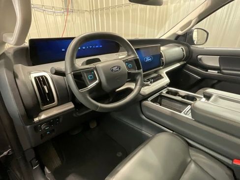 Used 2025 Ford Expedition Max Active AWD/4WD image 9
