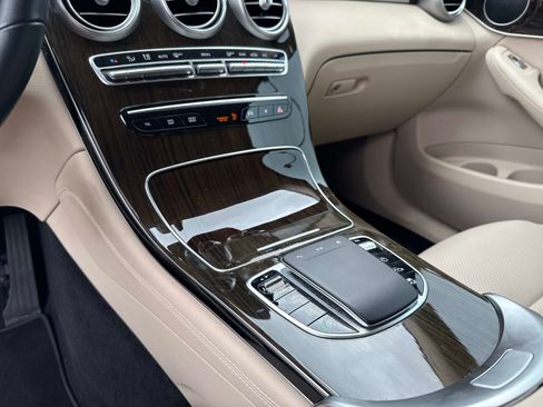 Used 2020 Mercedes-Benz GLC 300 image 27