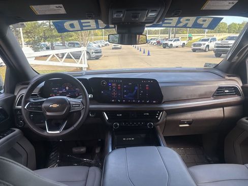 Used 2025 Chevrolet Suburban LT image 42