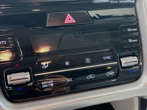 Certified 2021 Kia Sorento S FWD image 15
