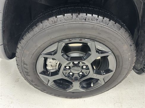 Used 2023 Jeep Compass Trailhawk w/ Trailhawk Elite Group AWD/4WD image 16