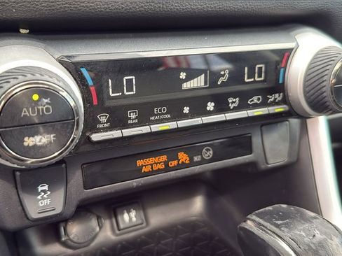 Used 2019 Toyota RAV4 XLE Premium FWD image 30
