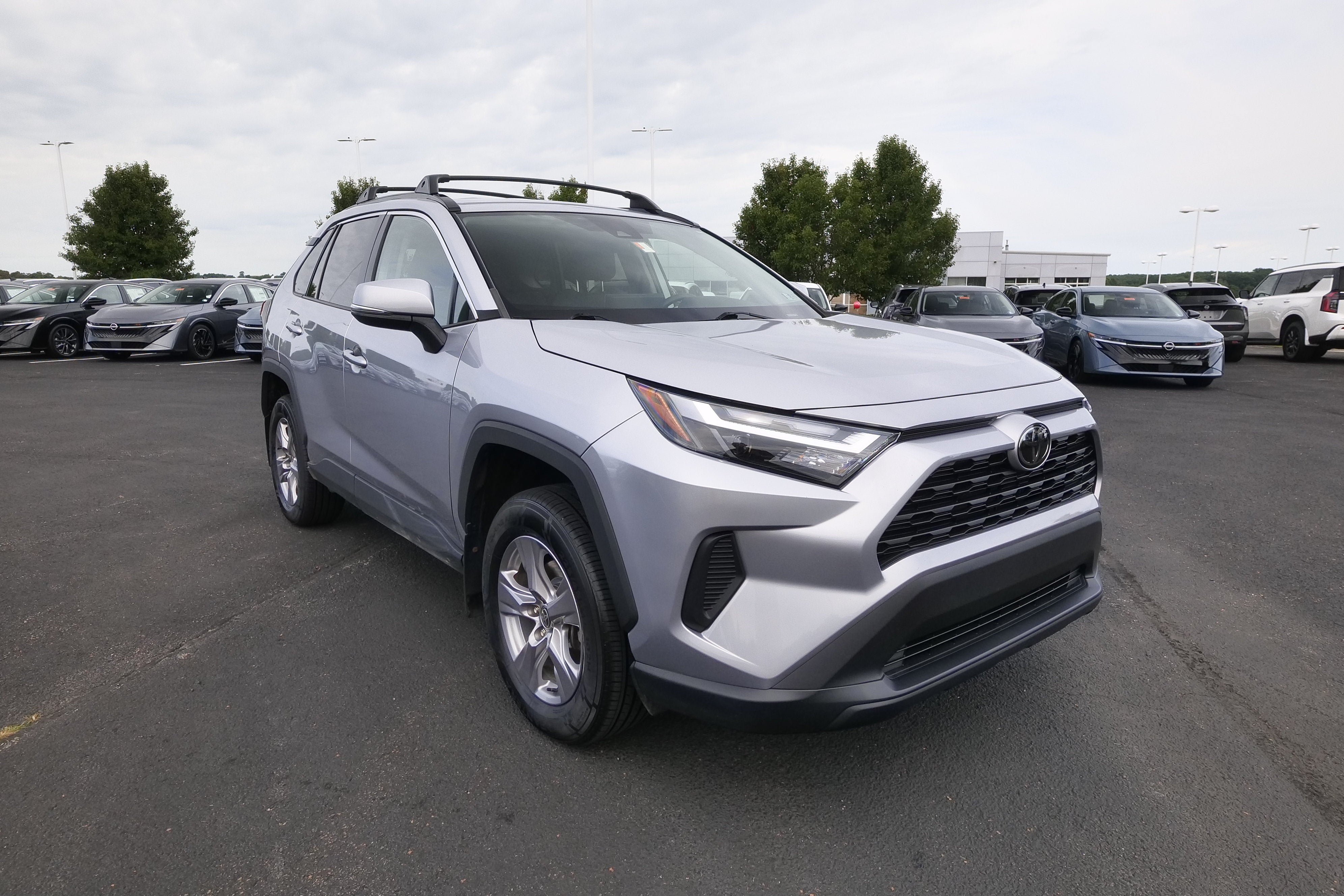 Used 2023 Toyota RAV4 XLE AWD/4WD image 2