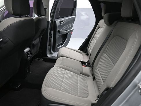 Used 2022 Ford Escape SE image 19