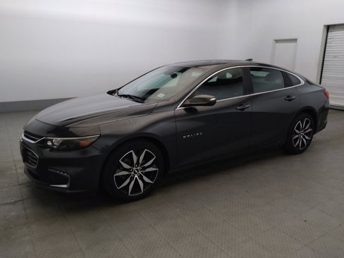 Used 2018 Chevrolet Malibu LT w/ Leather Package FWD image 2