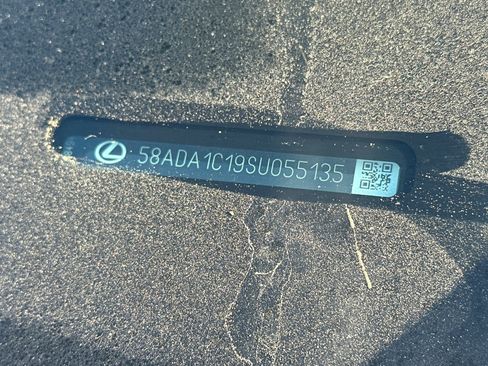Used 2025 Lexus ES 300h w/ Premium Package FWD image 3