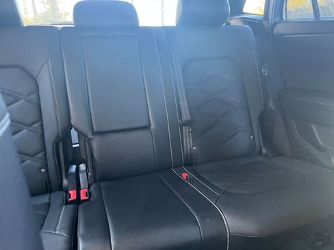 Used 2025 Volkswagen Atlas Cross Sport SE image 33